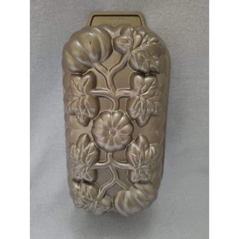 Nordic Ware BOTANICAL PUMPKIN LOAF PAN Bread Cake Pan Cast Aluminum 11" x 5.5"